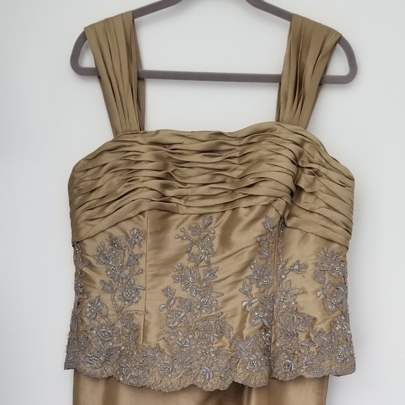 Gown - Picture 1 of 5